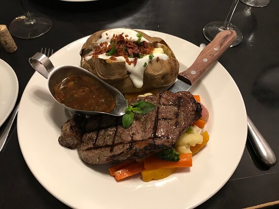 Golden Corral signature dishes Sirloin Steaks (cooked to order), Fried Chicken, Pot Roast, Carrot Cake, Chocolate Fountain